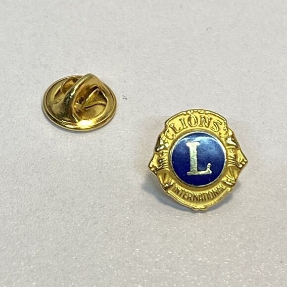 Vintage Lions International Gold Tone Lapel Vest Hat Pin Older Double Head Lion - Picture 3 of 5